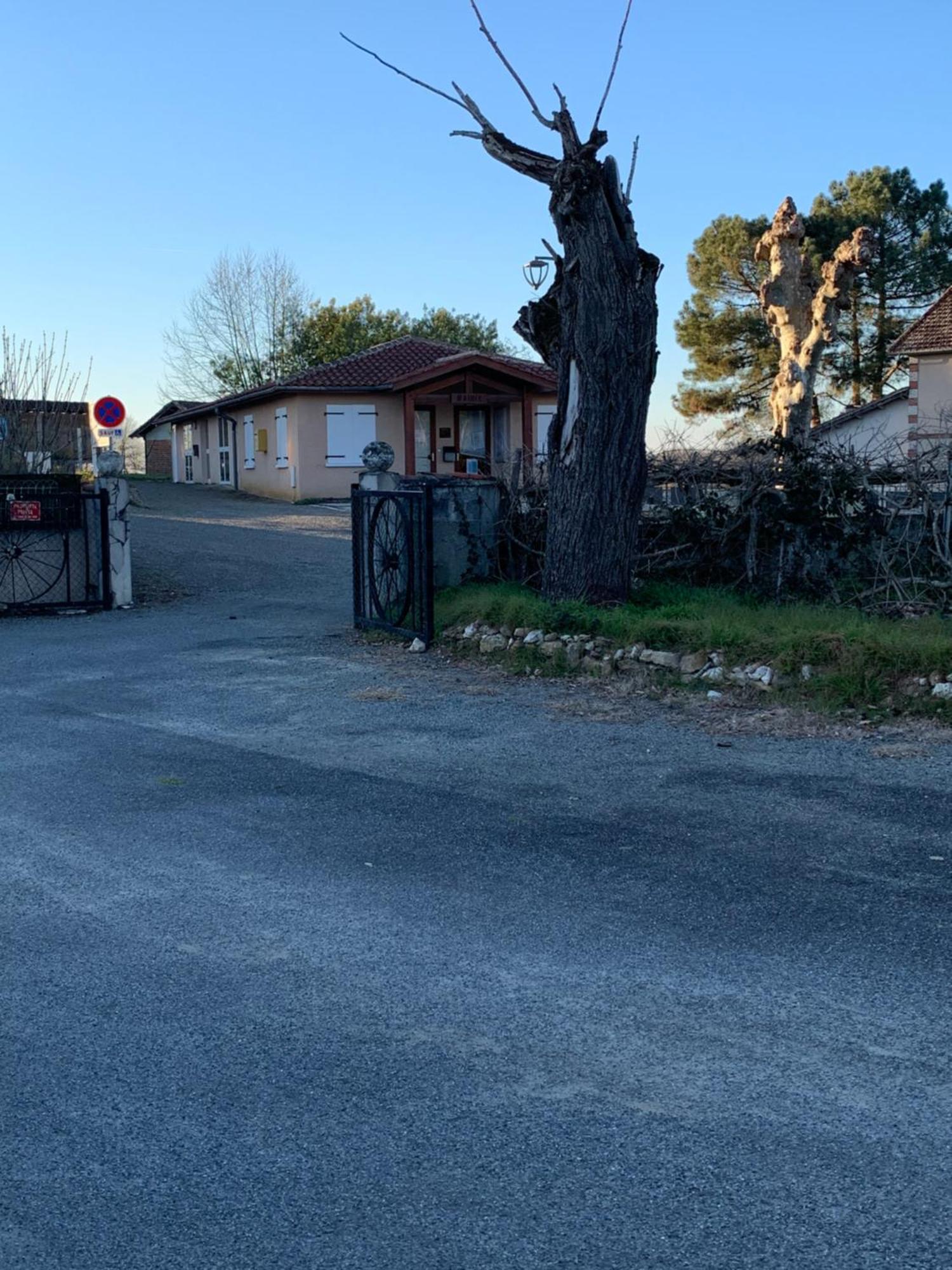 Petite Maison Dans Un Village Du Gers Sabazan Exterior foto